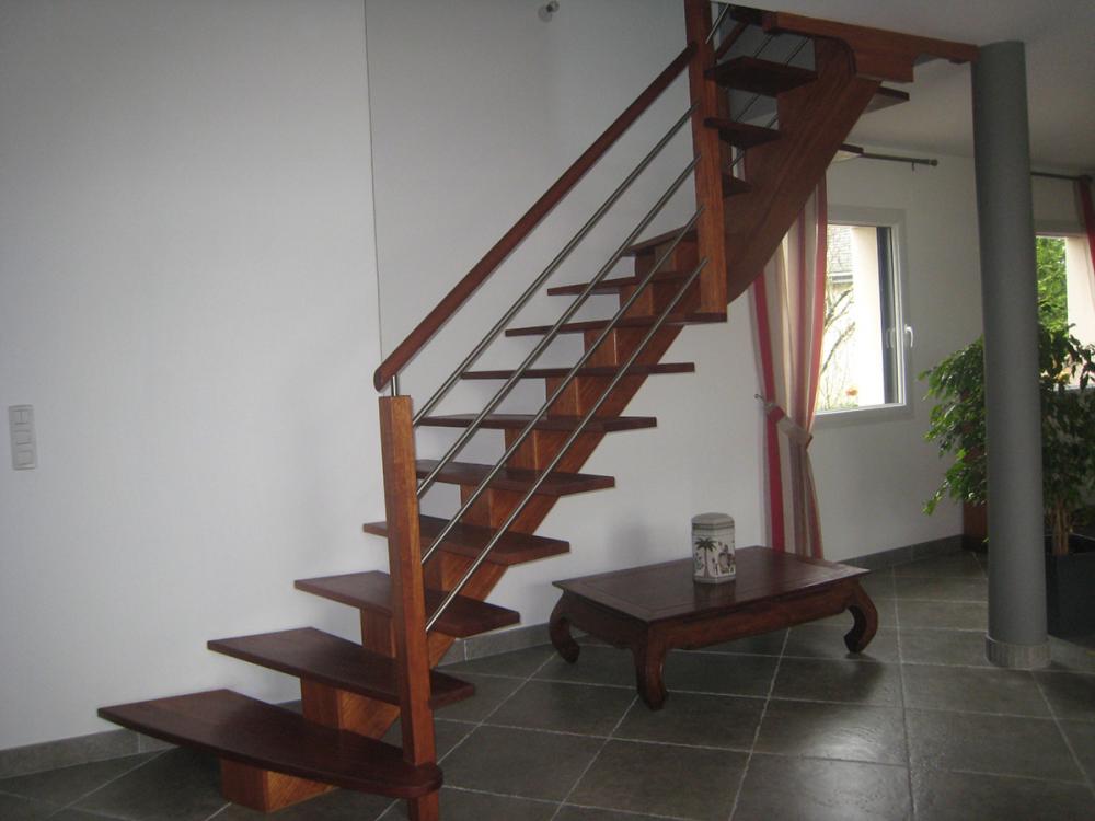 Menuiserie Pouivé :fabrication et pose d'escalier intérieur